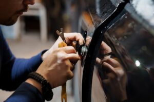 Skilled,Technician,Repairing,A,Car,Lock,With,Tools,In,A